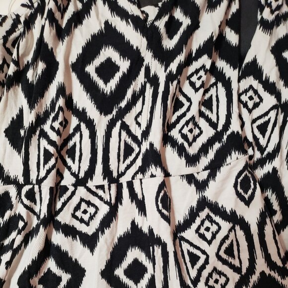 ASOS Flare Leg Black & White Necklace Halter Patterned Jumpsuit NWT 4 Tall - Picture 4 of 7